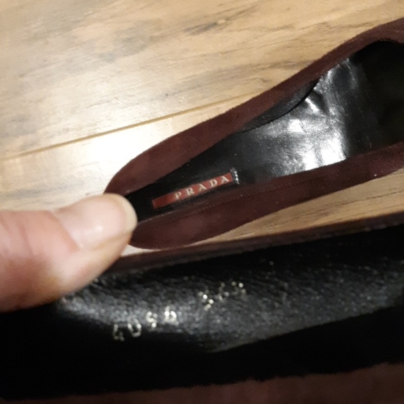 Vintage Prada Maroon Leather Kitten Heels. Made in Italy - Picture 6 of 8